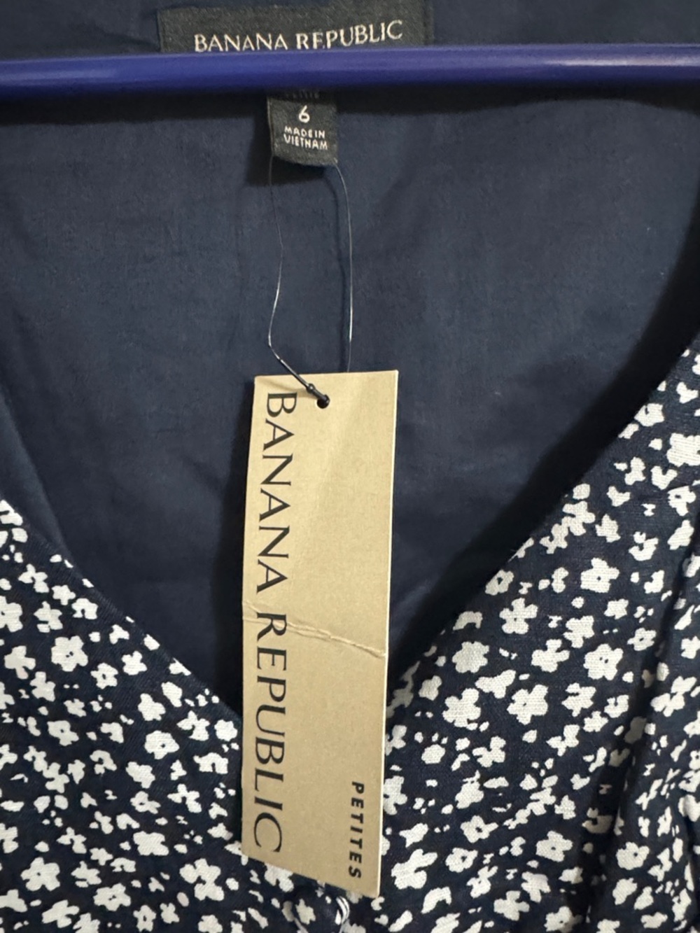 Banana Republic Navy and White Floral V-Neck Dress Size 6 NWT - Picture 2 of 6